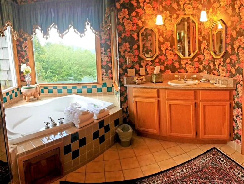 Innisfree Bed & Breakfast By-the-lake