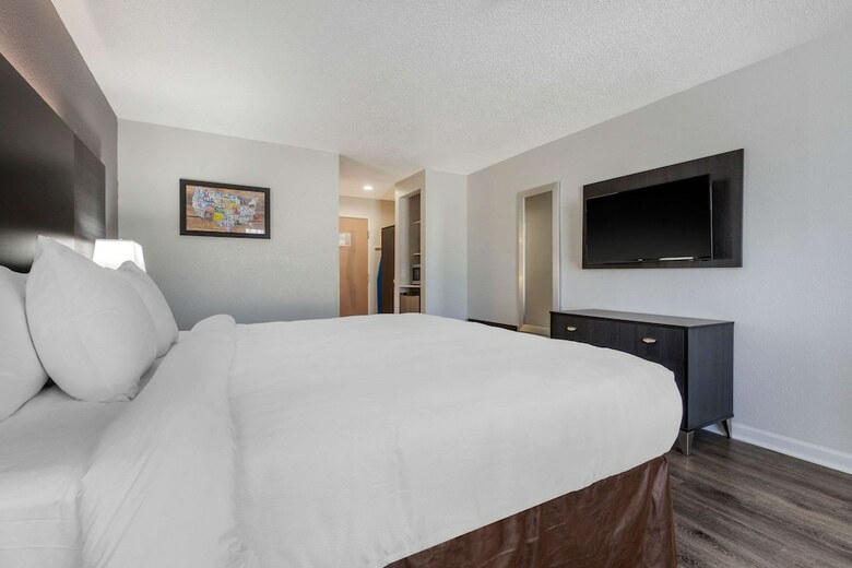 Hotel Econo Lodge At The University