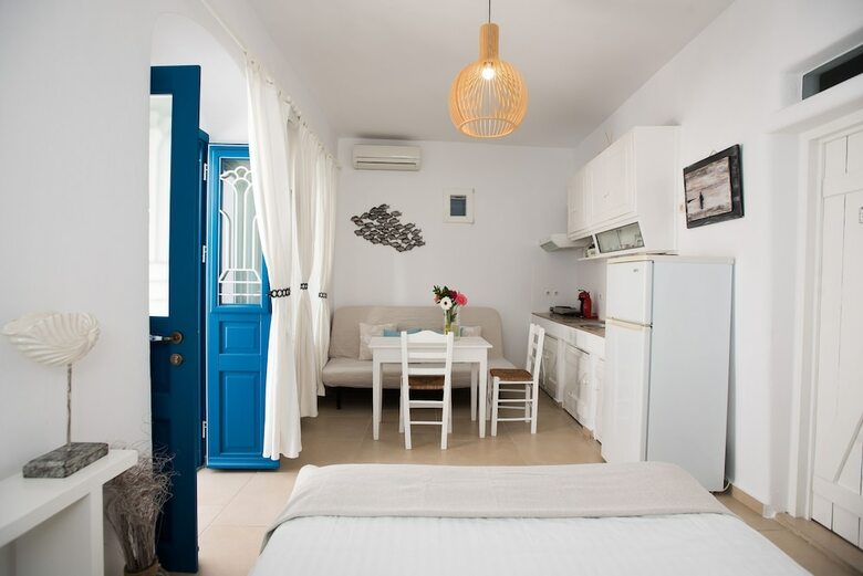 Hotel Eleanna's