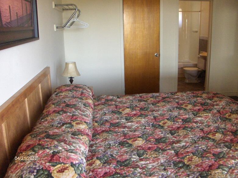 Hotel Anchor Motel And Suites