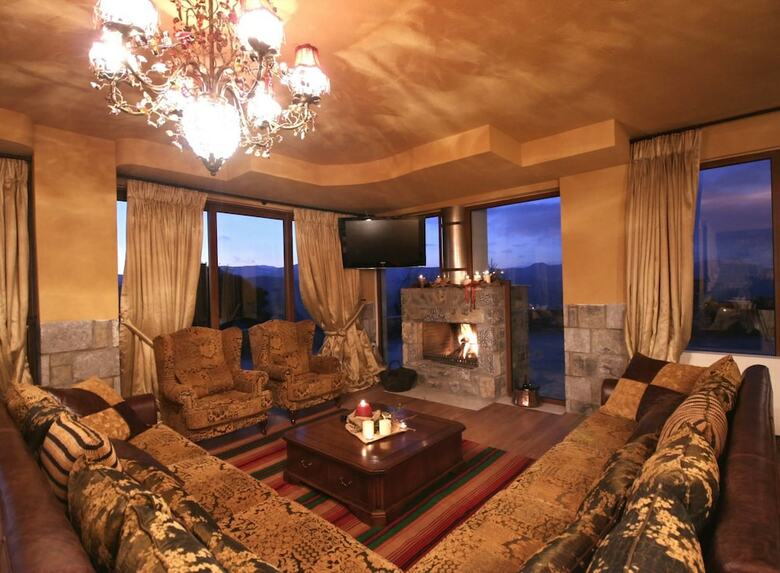 Hotel Aiora Luxury Suites