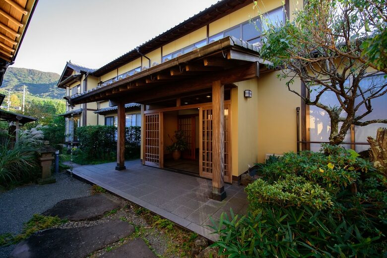 Yufuin Onsen Wafu Ryokan Tsuenosho