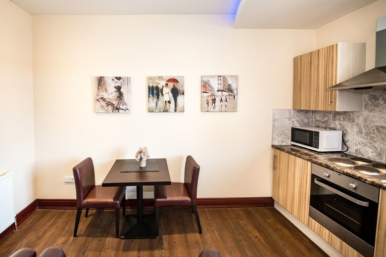 Oyo William's Hillsborough Apartments
