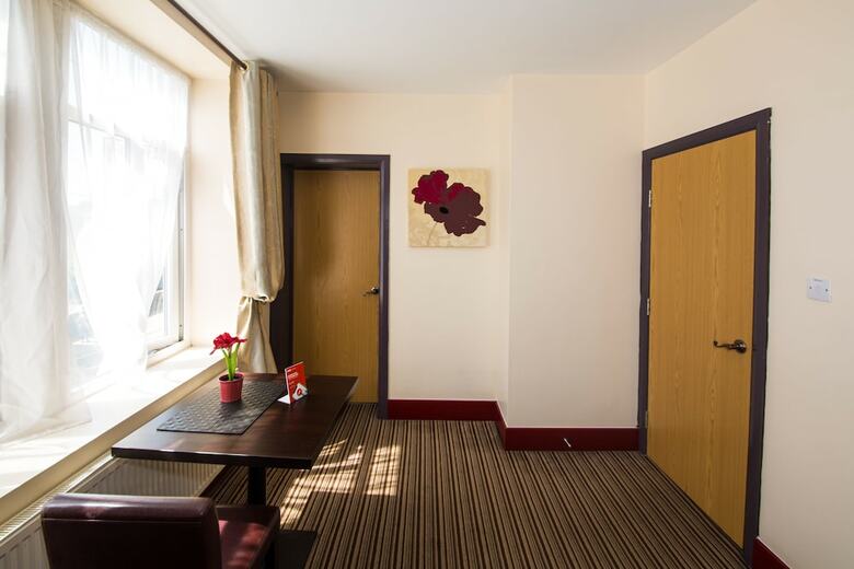 Oyo William's Hillsborough Apartments