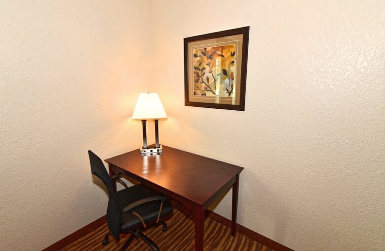 Hotel Cobblestone Inn & Suites - Clarion