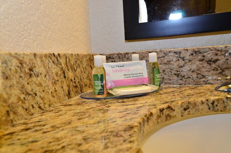 Hotel Cobblestone Inn & Suites - Clarion