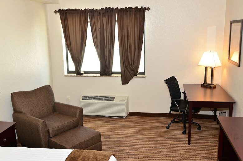 Hotel Cobblestone Inn & Suites - Clarion