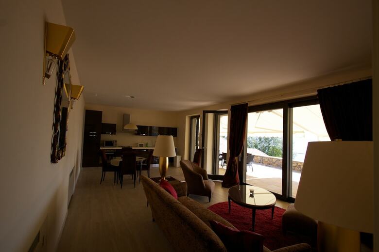 Miramare Apartments & Suites
