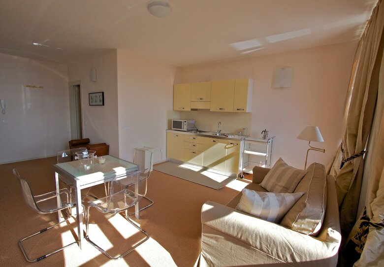 Miramare Apartments & Suites