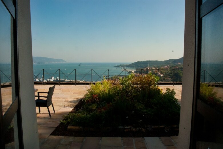Miramare Apartments & Suites