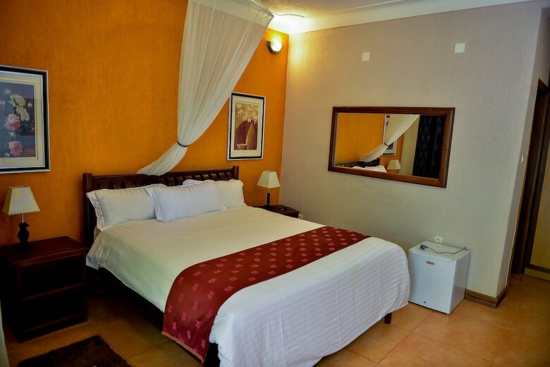 Cari Hotel