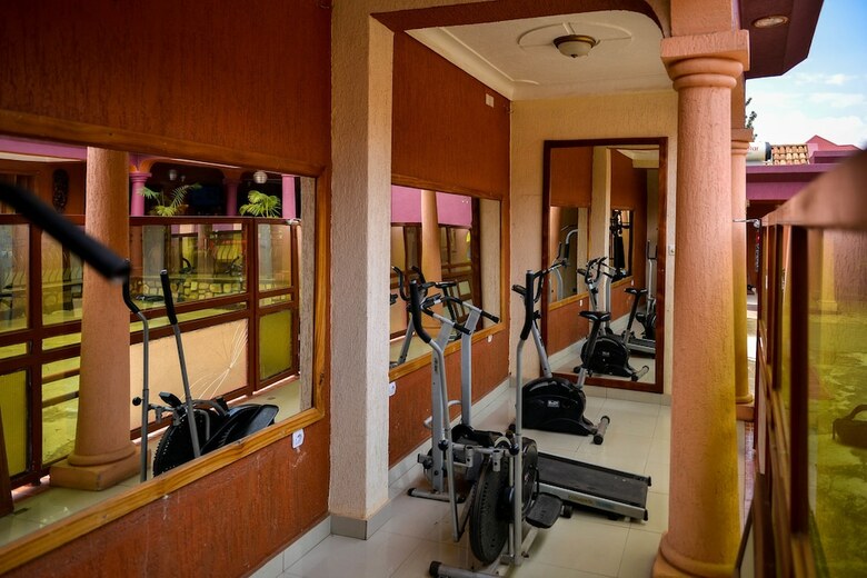 Cari Hotel