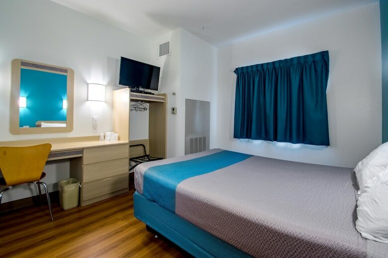 Motel 6 Portland North