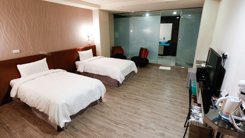Walker Hotel Sanchong Zhengyi Branch