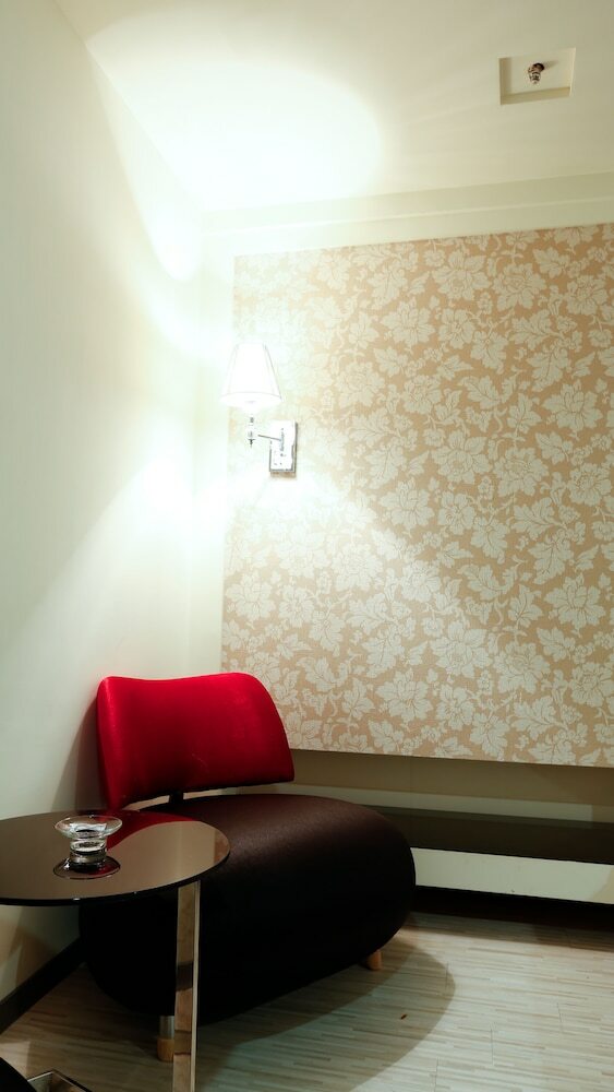 Walker Hotel Sanchong Zhengyi Branch