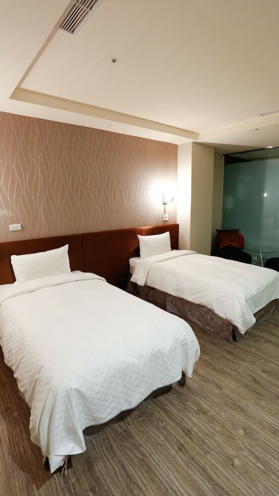 Walker Hotel Sanchong Zhengyi Branch