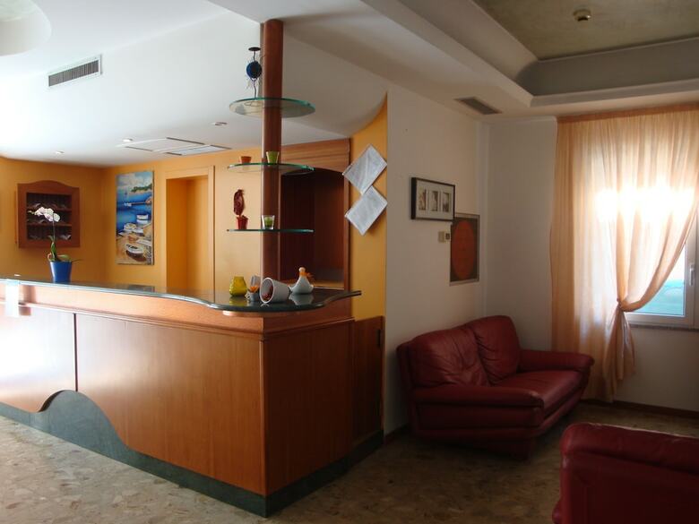 Hotel Blue Moon