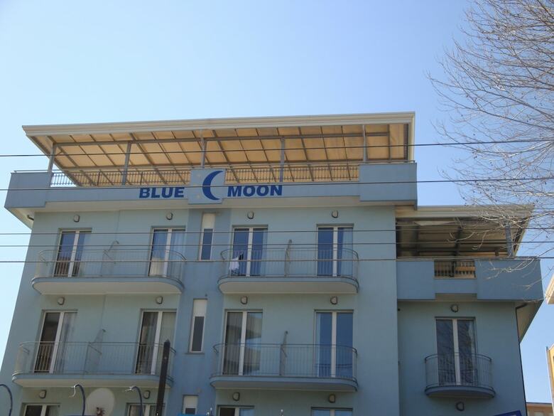 Hotel Blue Moon