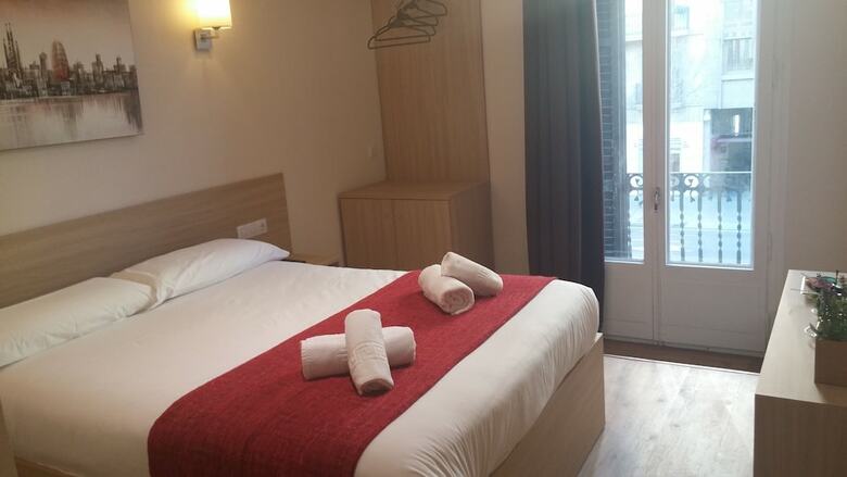 Pension Hostal Barcelona Travel