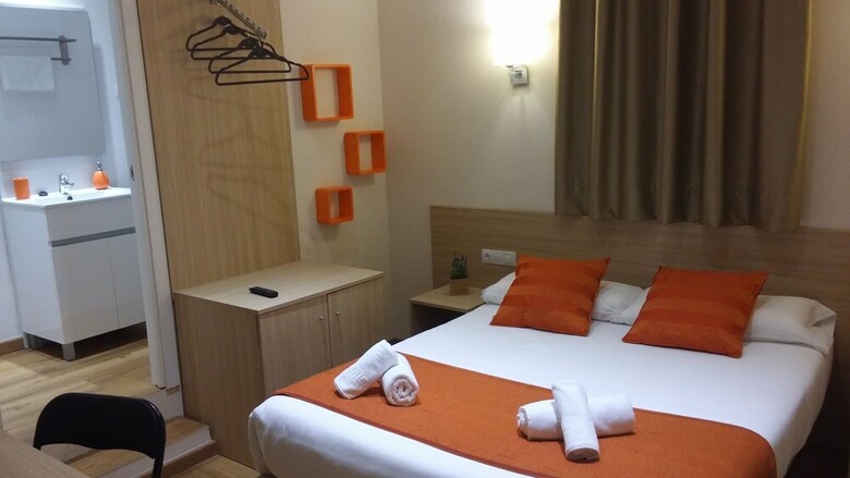 Pension Hostal Barcelona Travel