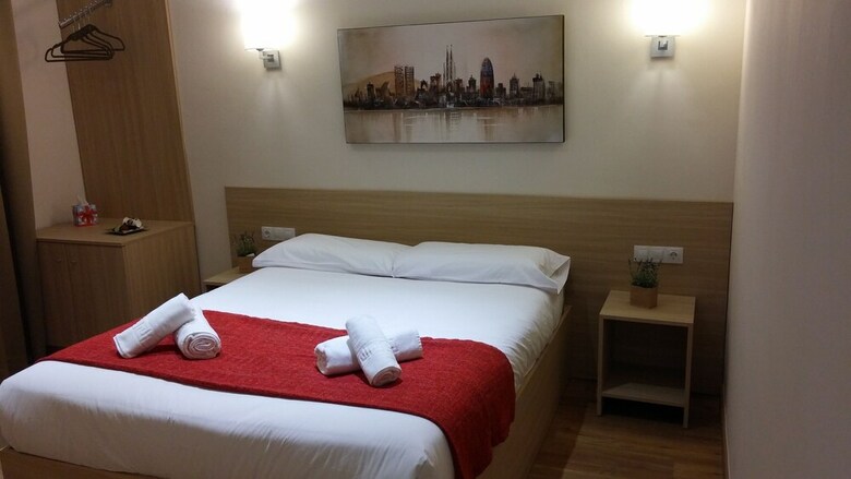 Pension Hostal Barcelona Travel