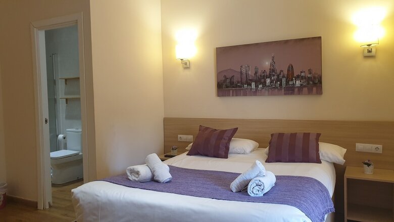 Pension Hostal Barcelona Travel