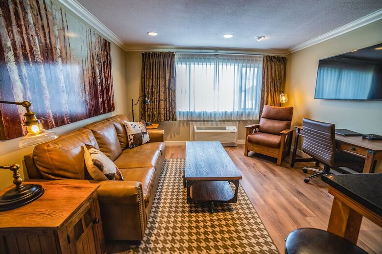 Hotel Prestige Hudson Bay Lodge