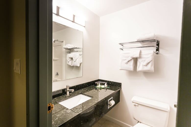 Hotel Prestige Hudson Bay Lodge