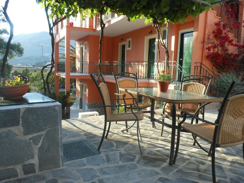 Ziogas Apartments