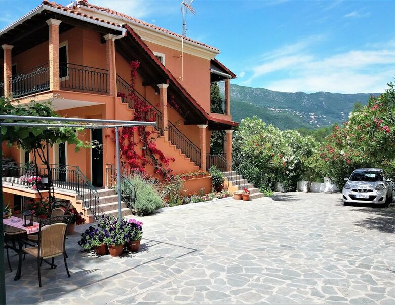 Ziogas Apartments