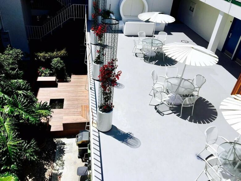 Hotel Oasis Inn