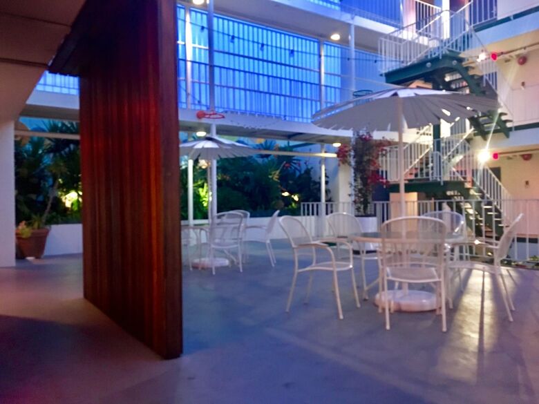 Hotel Oasis Inn