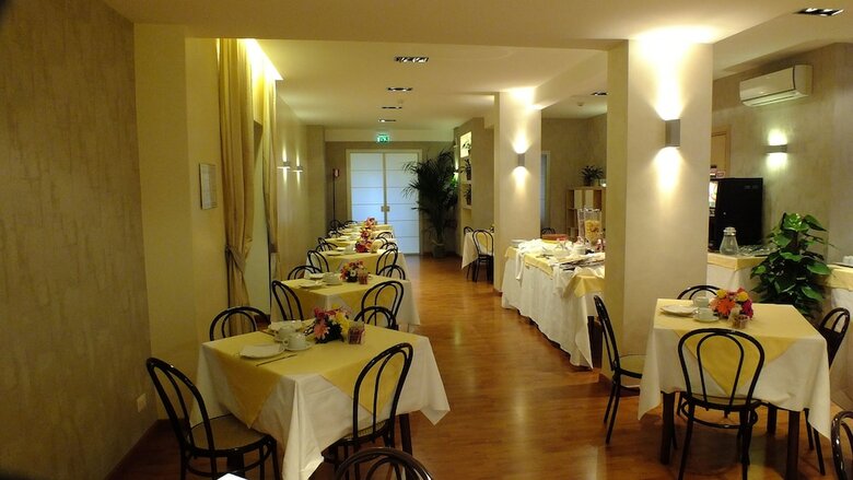 Hotel Consul