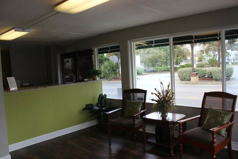 Hotel Summer Wind Inn & Suites