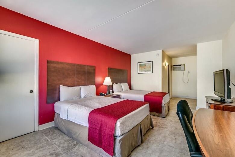 Hotel Summer Wind Inn & Suites