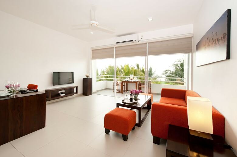 The Beach - All Suite Hotel