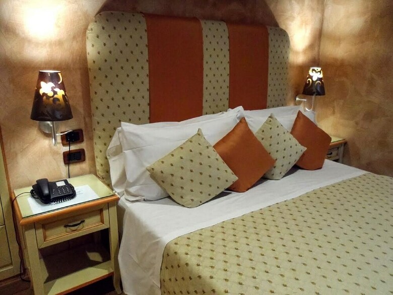 Rhona's Rooms