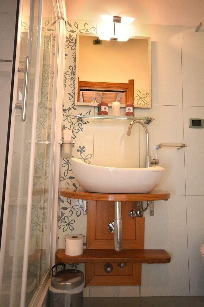 Rhona's Rooms