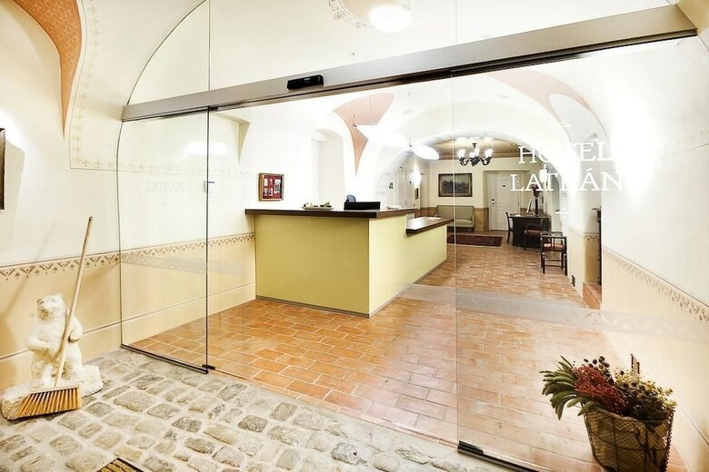 Hotel Latr�n