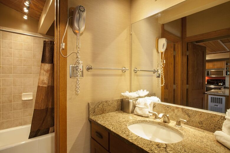 Laurelwood Condominiums, A Destination Residence