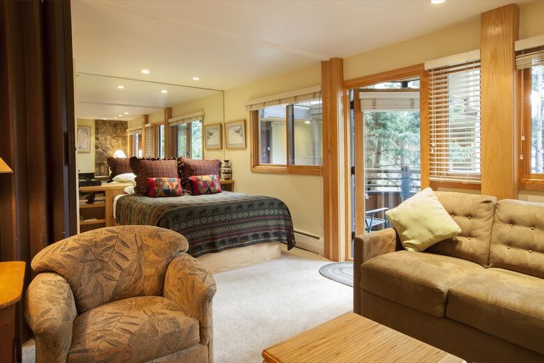Laurelwood Condominiums, A Destination Residence