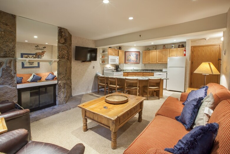 Laurelwood Condominiums, A Destination Residence