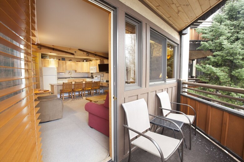 Laurelwood Condominiums, A Destination Residence
