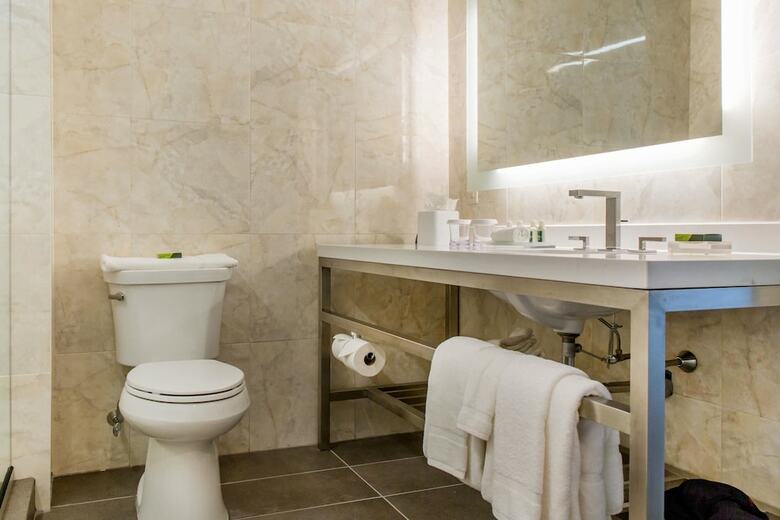 Wyndham Newport Hotel