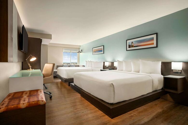 Wyndham Newport Hotel