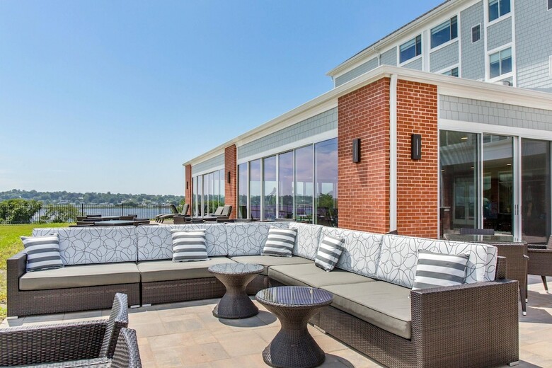 Wyndham Newport Hotel