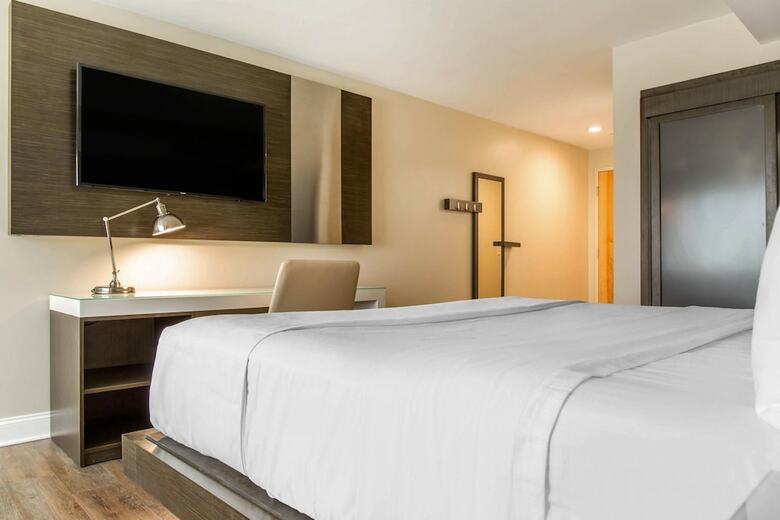 Wyndham Newport Hotel