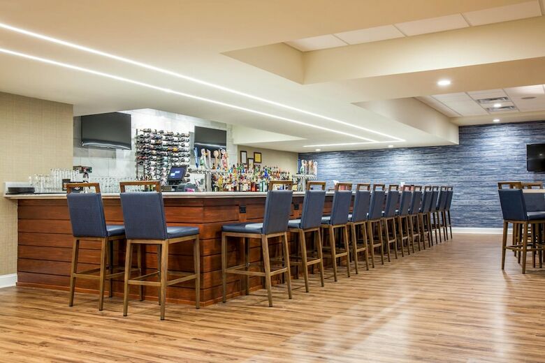 Wyndham Newport Hotel