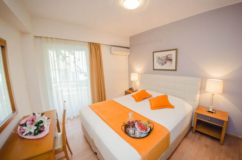 Aparthotel Faedra Beach Hotel