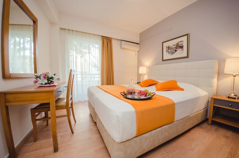 Aparthotel Faedra Beach Hotel